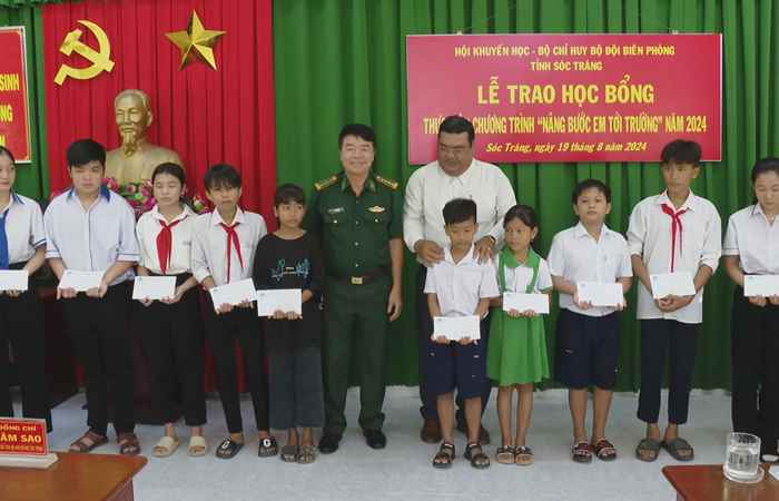 Trao học bổng cho học sinh nghèo khu vực biên giới biển (23-08-2024)